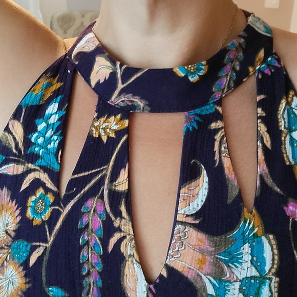 3 for 20 Keyhole neck line paisley print midi. - Picture 2 of 2